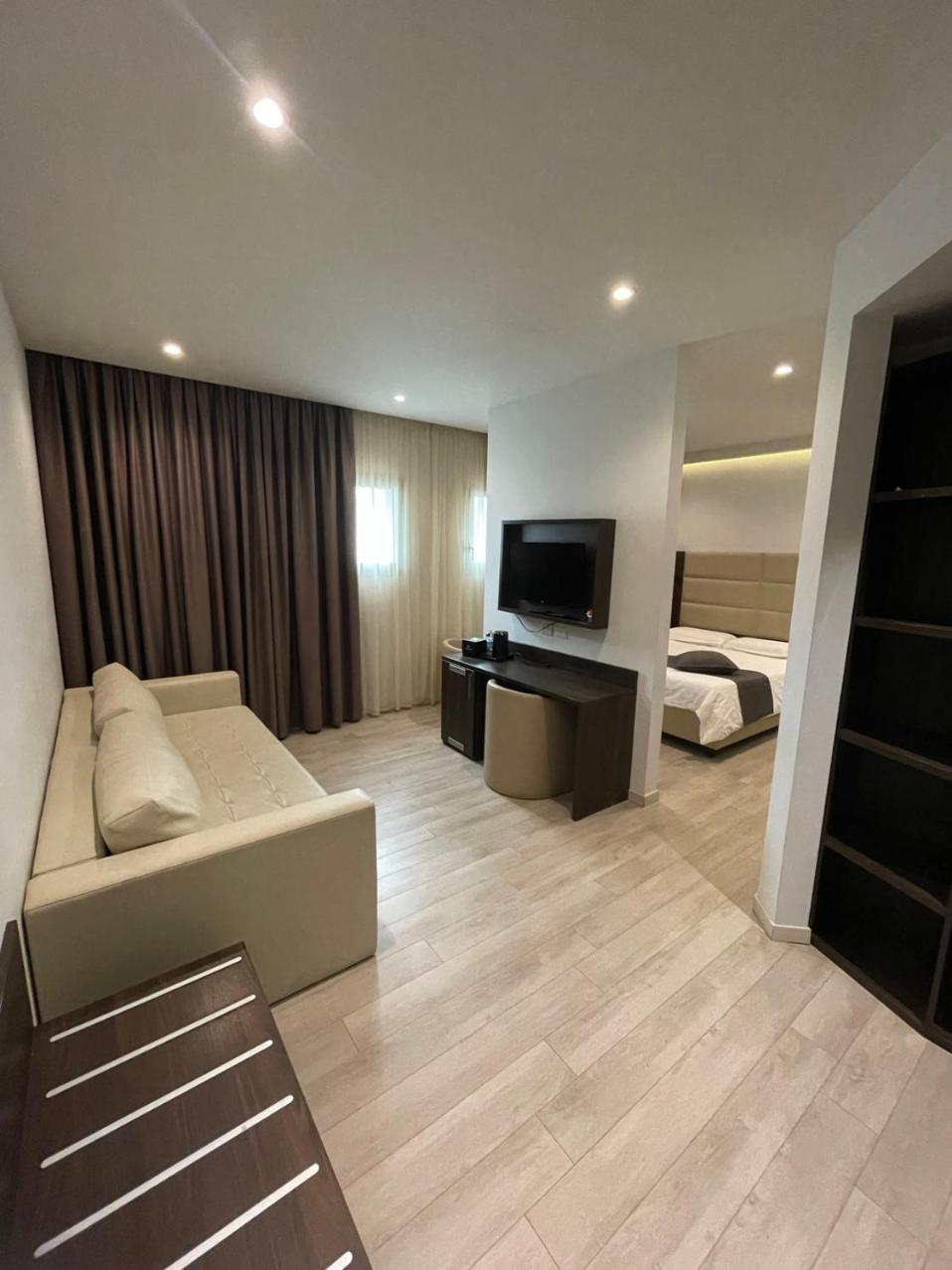 Hotelluxuryprato Buitenkant foto