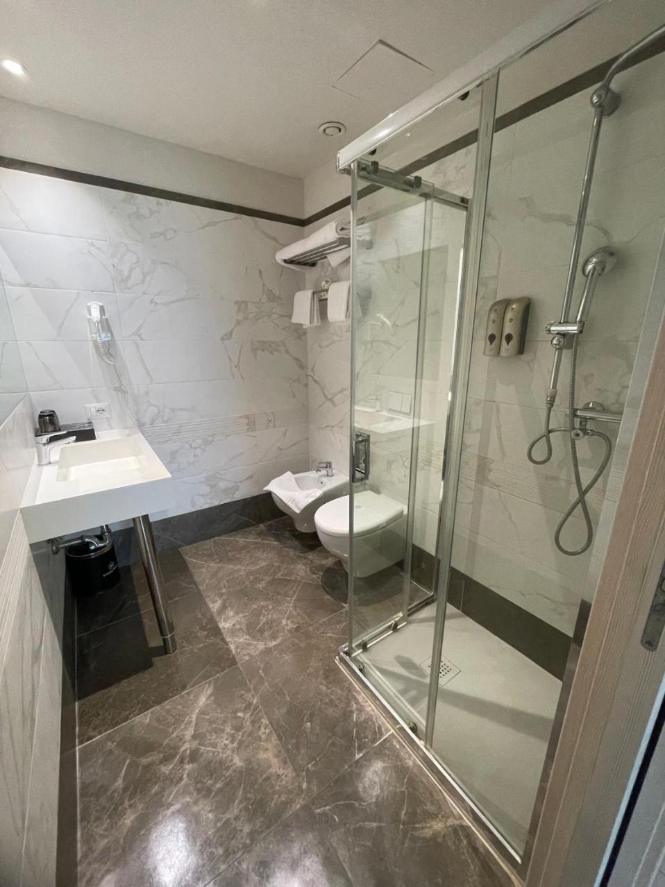 Hotelluxuryprato Buitenkant foto